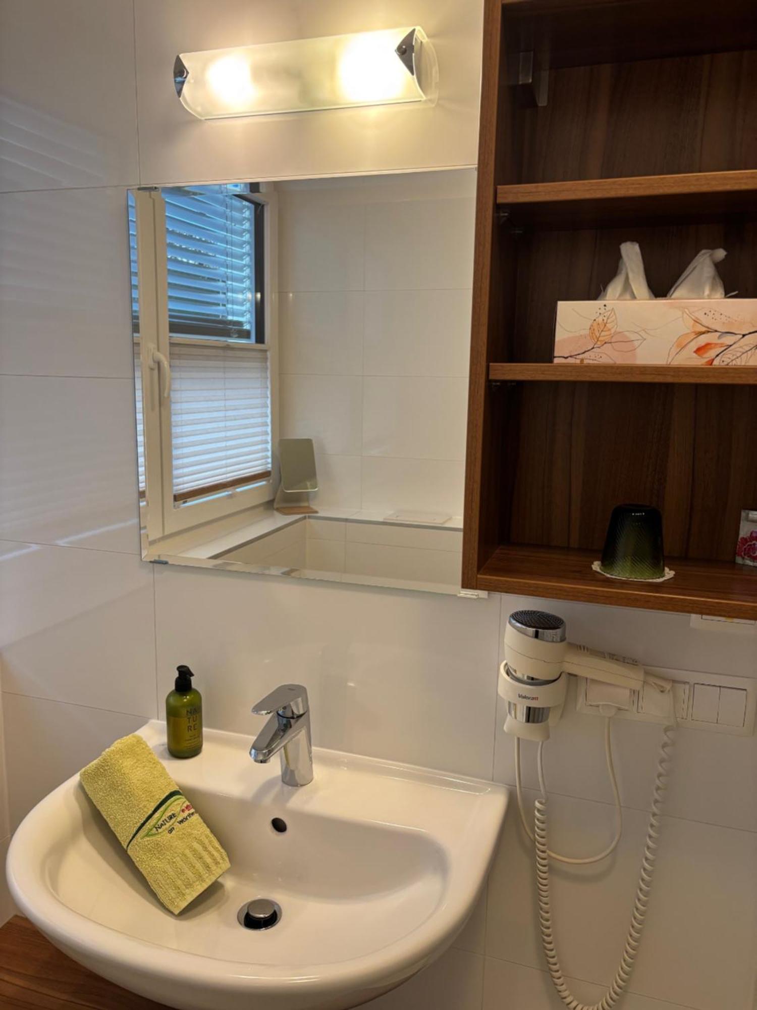 "Nature Erleben" Appartement & Komfortzimmer Velden am Worthersee Bagian luar foto